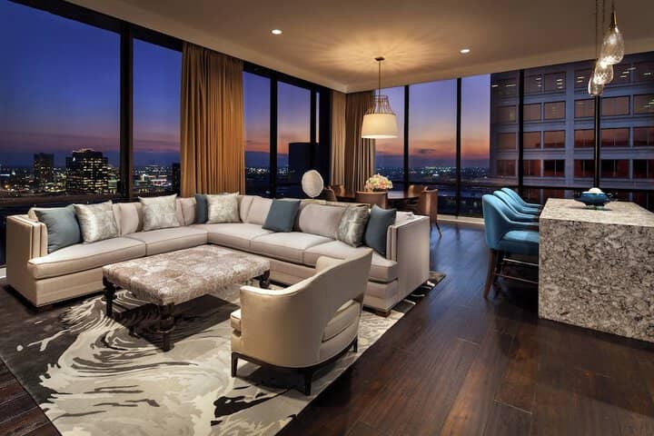 Room 33 of 115