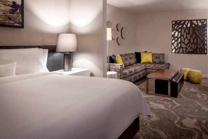 Room 13 of 115