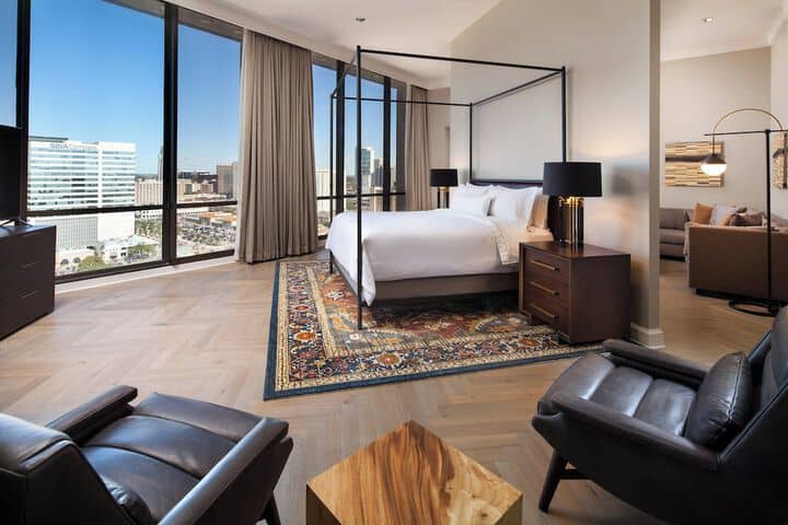 Room 16 of 115